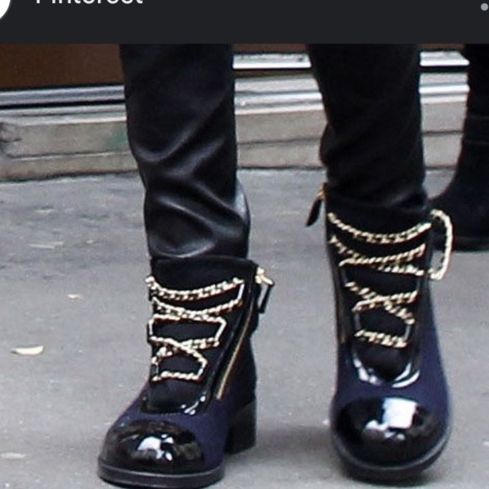 CHANEL Black Tweed Cap Toe Ankle Boots Gold‎ Chain Made in Italy Size 38 new